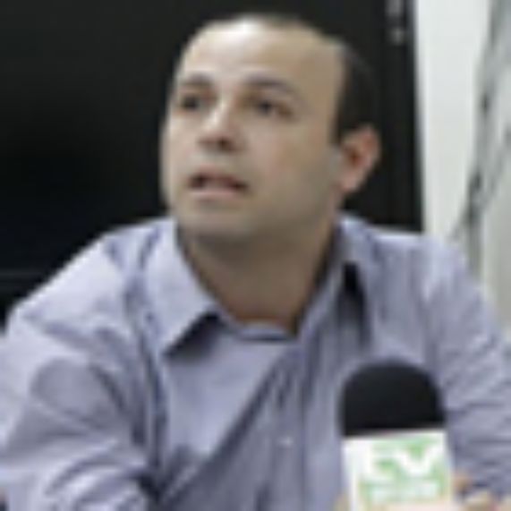 El Prof. Leonardo Sáenz de la Facultad de Ciencias Veterinarias y Pecuarias es el inventor de la tecnología.